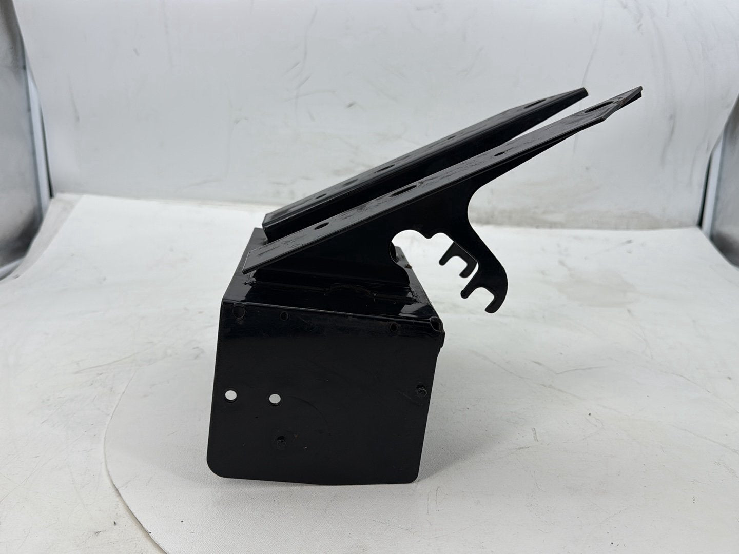 2005 Harley Road Glide Touring FLTRI OEM Inner Fairing Mount Support Bracket