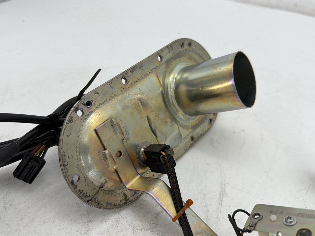 2006 Harley Electra Glide Touring FLHT OEM Fuel Gas Gasoline Sending CARB Lever