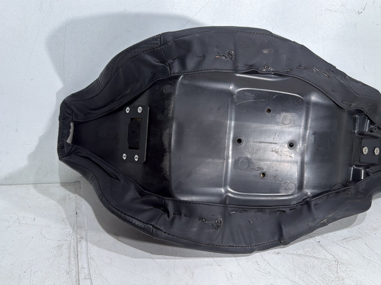 2011 Harley Street Glide Touring FLHX OEM Passenger Rider Driver Seat Saddle