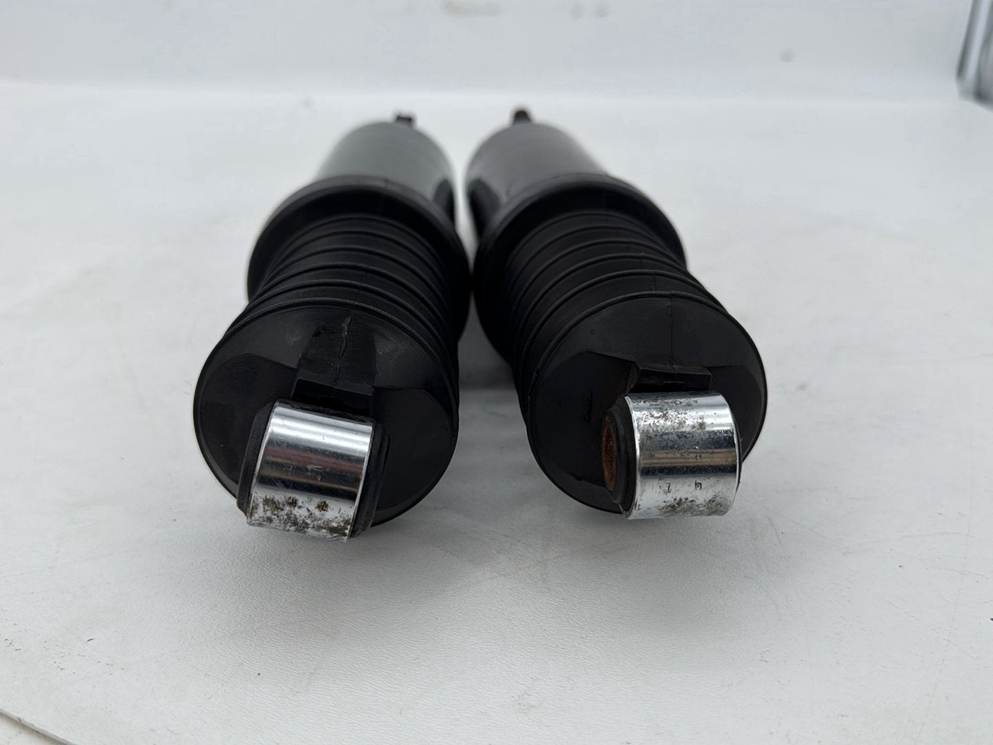 1999 - 2006 Harley-Davidson Touring Electra Glide Rear Left Right Shock Absorbers 54565-97C