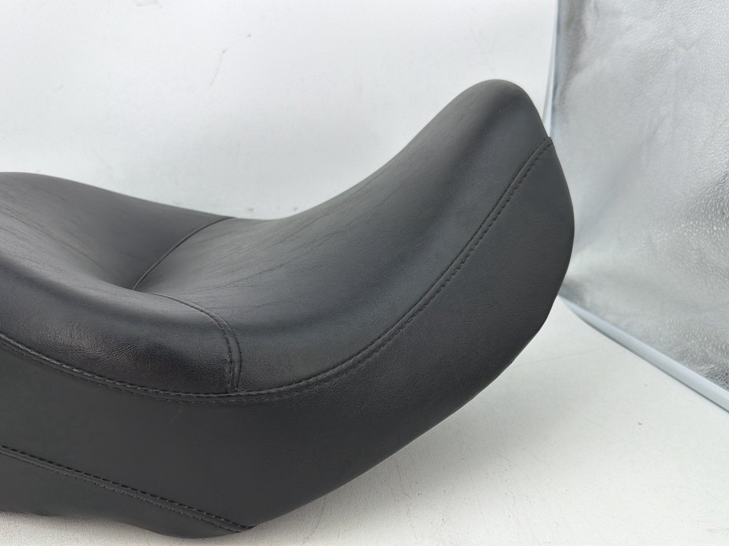 2007 - 2017 Harley-Davidson Dyna Super Glide Custom Passenger Rider Driver Seat Saddle 51819-07