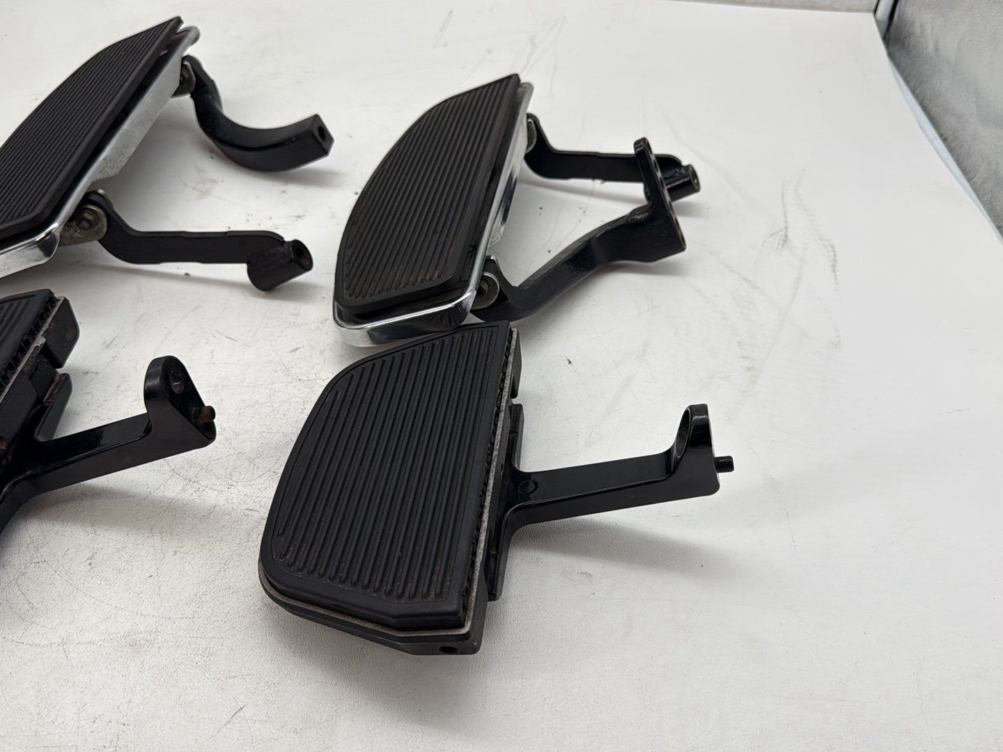 2006 Harley Touring FLHTCI Electra Glide Classic OEM Left Right Driver & Pass Floorboard Foot Rest