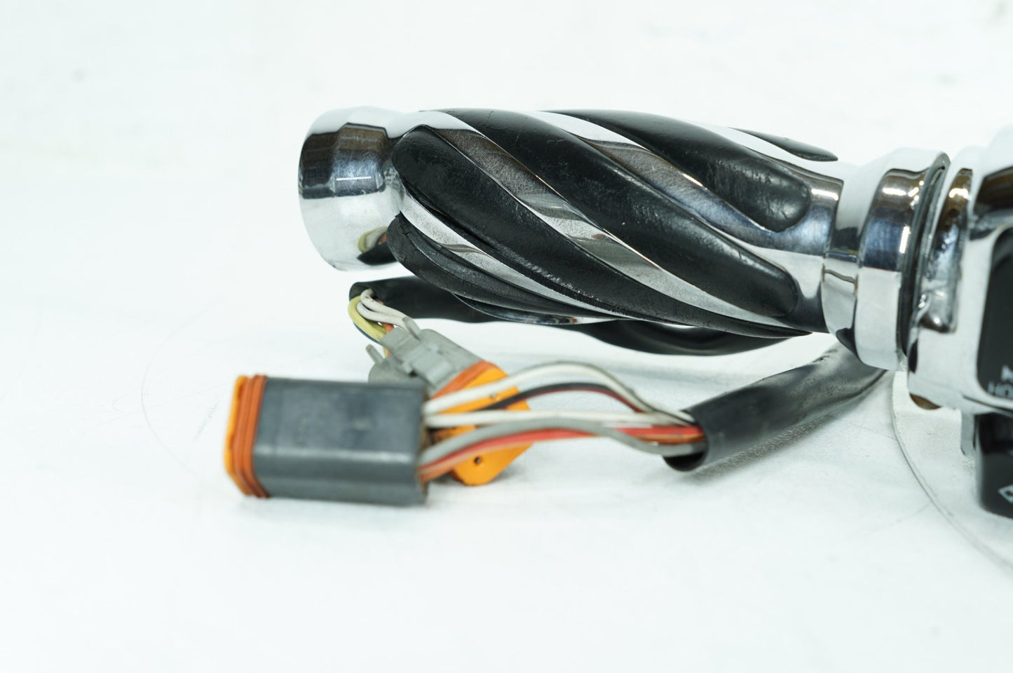 1999 - 2006 Harley-Davidson Softail Deuce Handlebars Left Right Switches Controls 56188-00