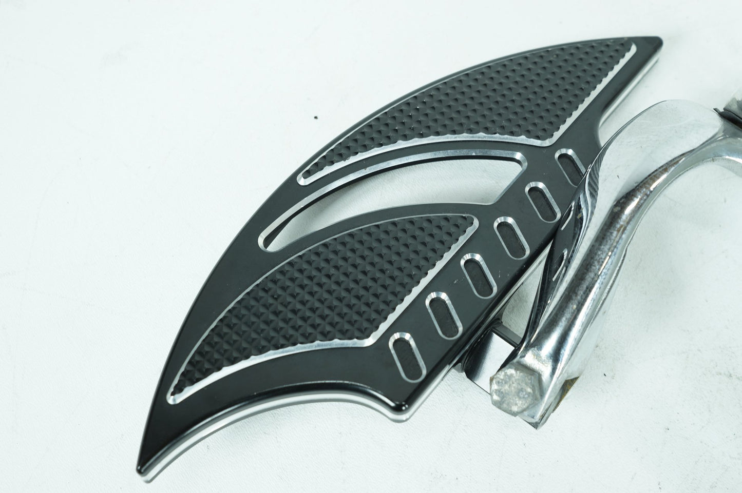 1999 - 2006 Harley-Davidson Dyna Street Bob Left & Right Driver Step Foot Rest Pegs 50639-90A