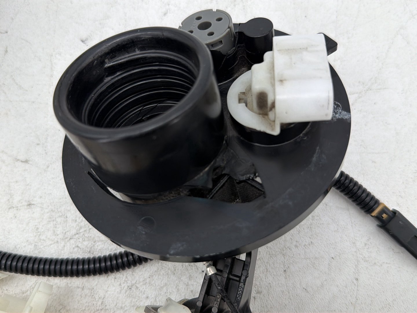 2014 Harley Street Glide Touring FLHXS OEM Fuel Pump Gas Gasoline Petrol Sending