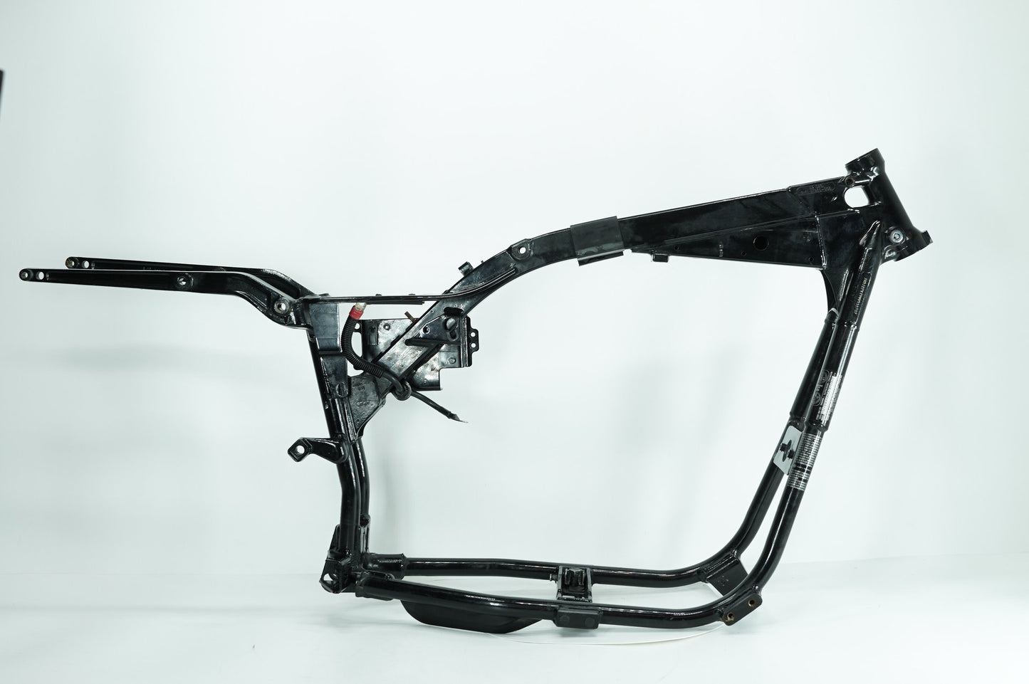 1999 - 2006 Harley-Davidson Dyna Wide Glide Body Main Frame Chassis SLVG  	47427-99A