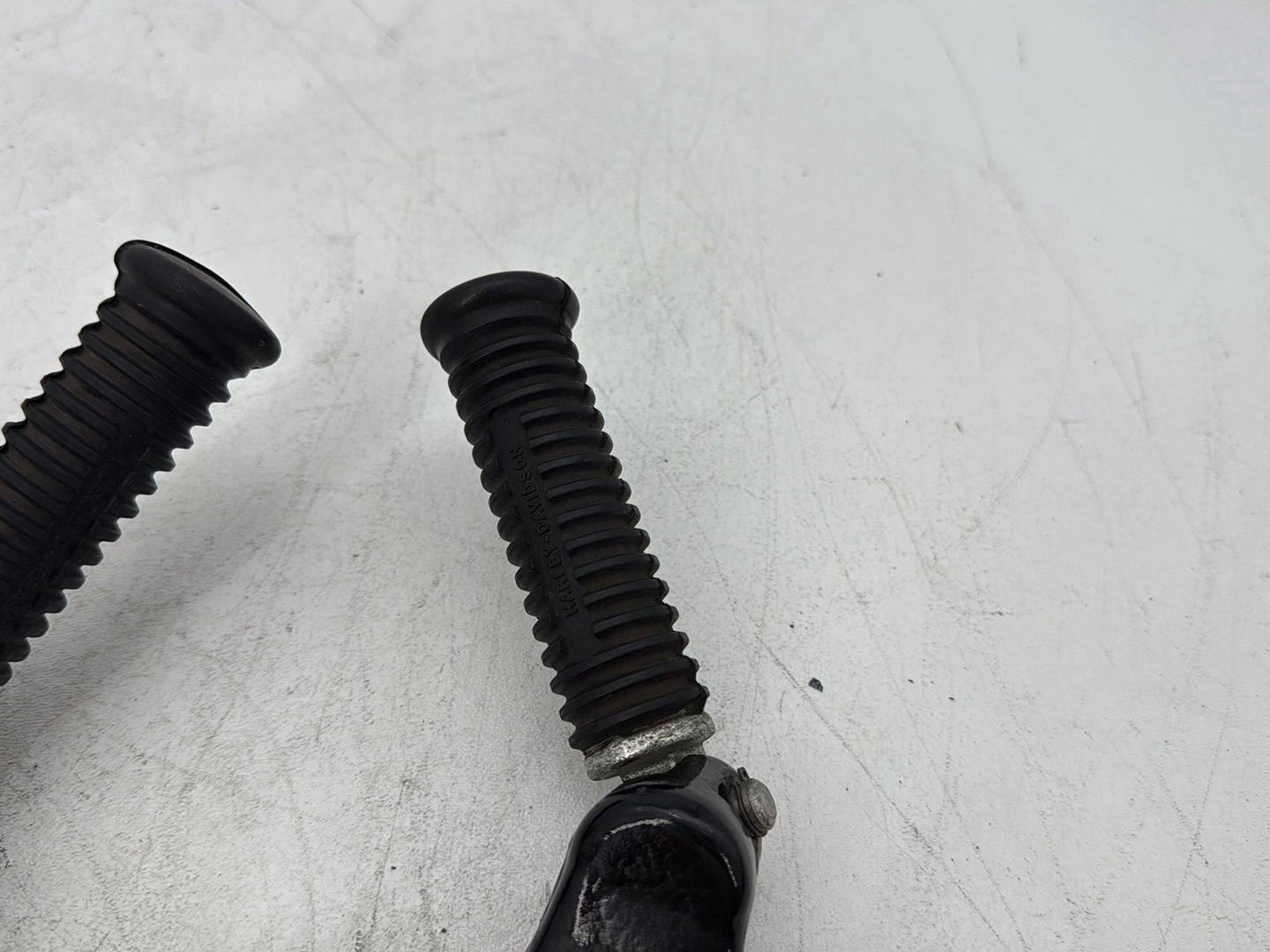 2009 Harley Sportster 883 Low XL883L OEM Passenger Left & Right Foot Pegs