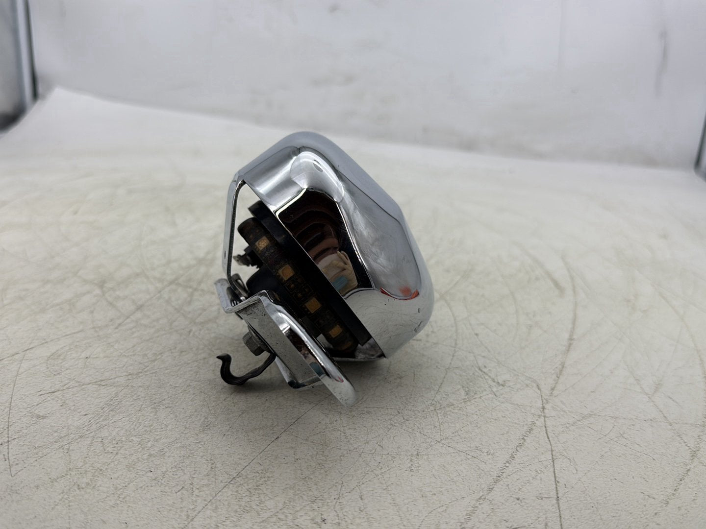 2004 Harley Dyna Super Glide FXDI OEM Horn Signal Klaxon Chrome Cover