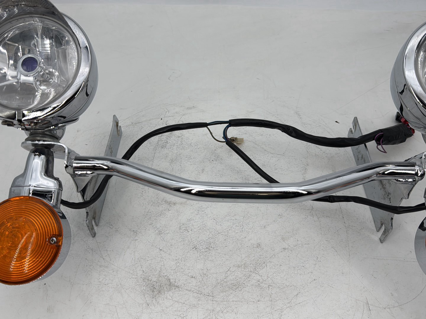 1999 - 2006 Harley-Davidson Touring Electra Glide Classic Front Turn Signal Indicators Aux Light Bar  	68712-94A