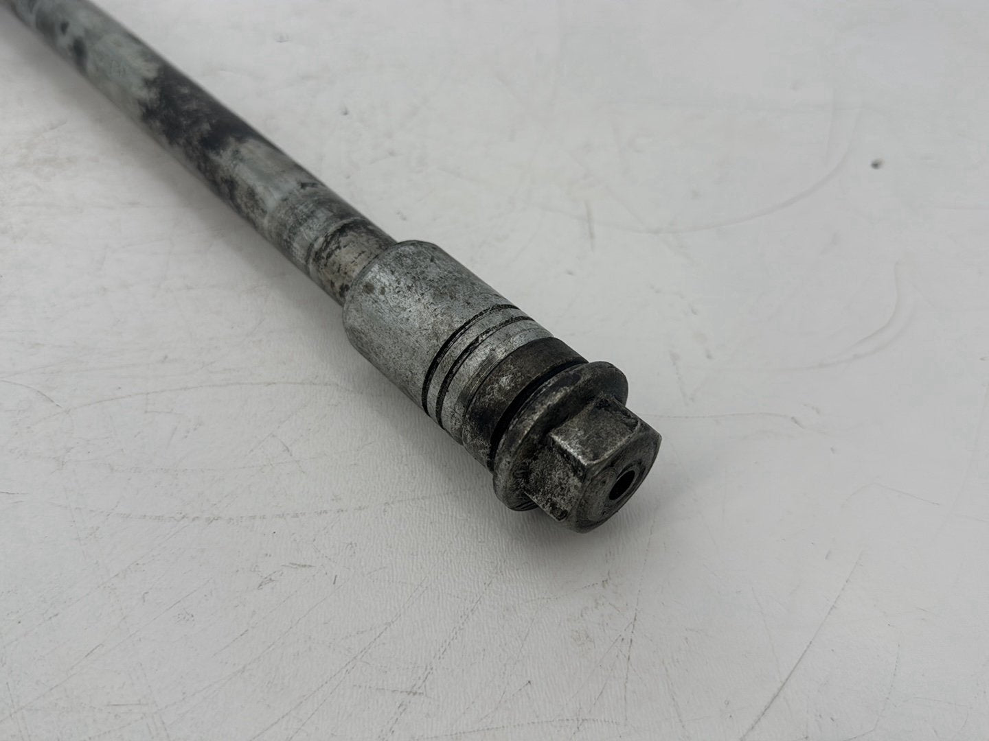 1999 - 2006 Harley-Davidson Touring Electra Glide Classic Rear Wheel Axle Bolt Shaft 41110-89
