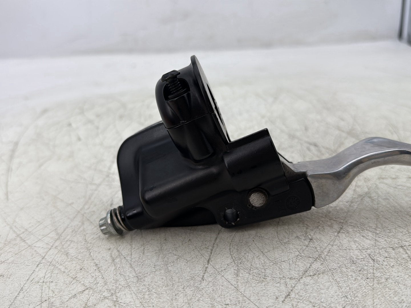 1998 Harley Touring FLHTCUI Electra Glide Ultra OEM Front Right Brake Lever Master Cylinder