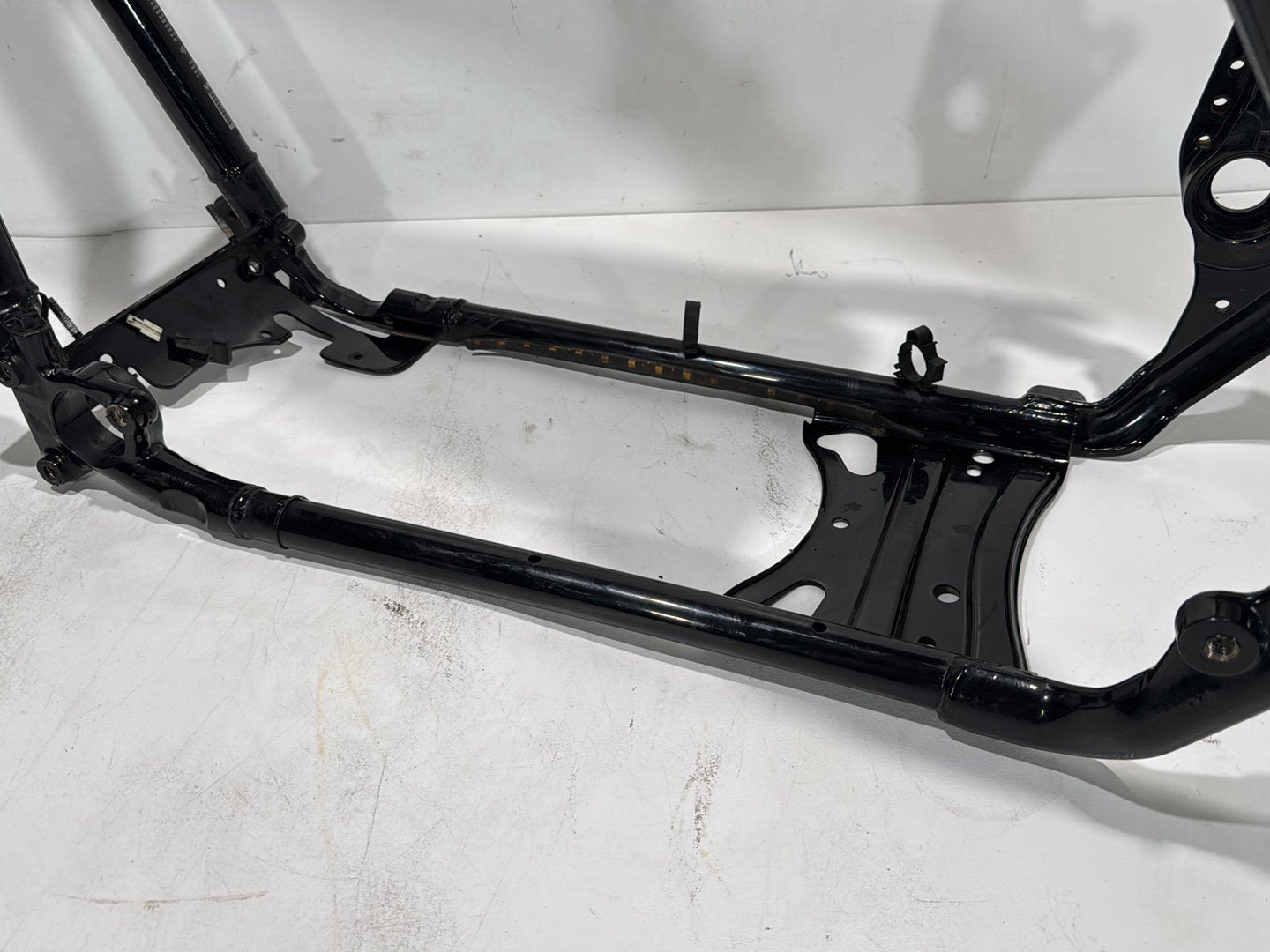2008 - 2016 Harley-Davidson Touring Street Glide Body Main Frame Chassis SLVG  	47900-11BHP