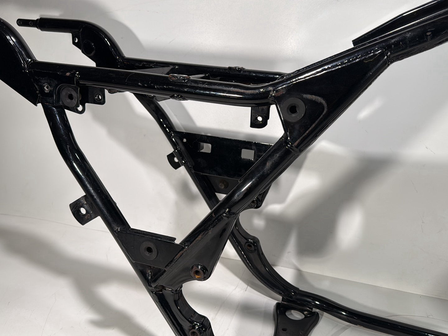 1999 - 2006 Harley-Davidson Touring Electra Glide Body Main Frame Chassis CLN CLR 	47900-02A