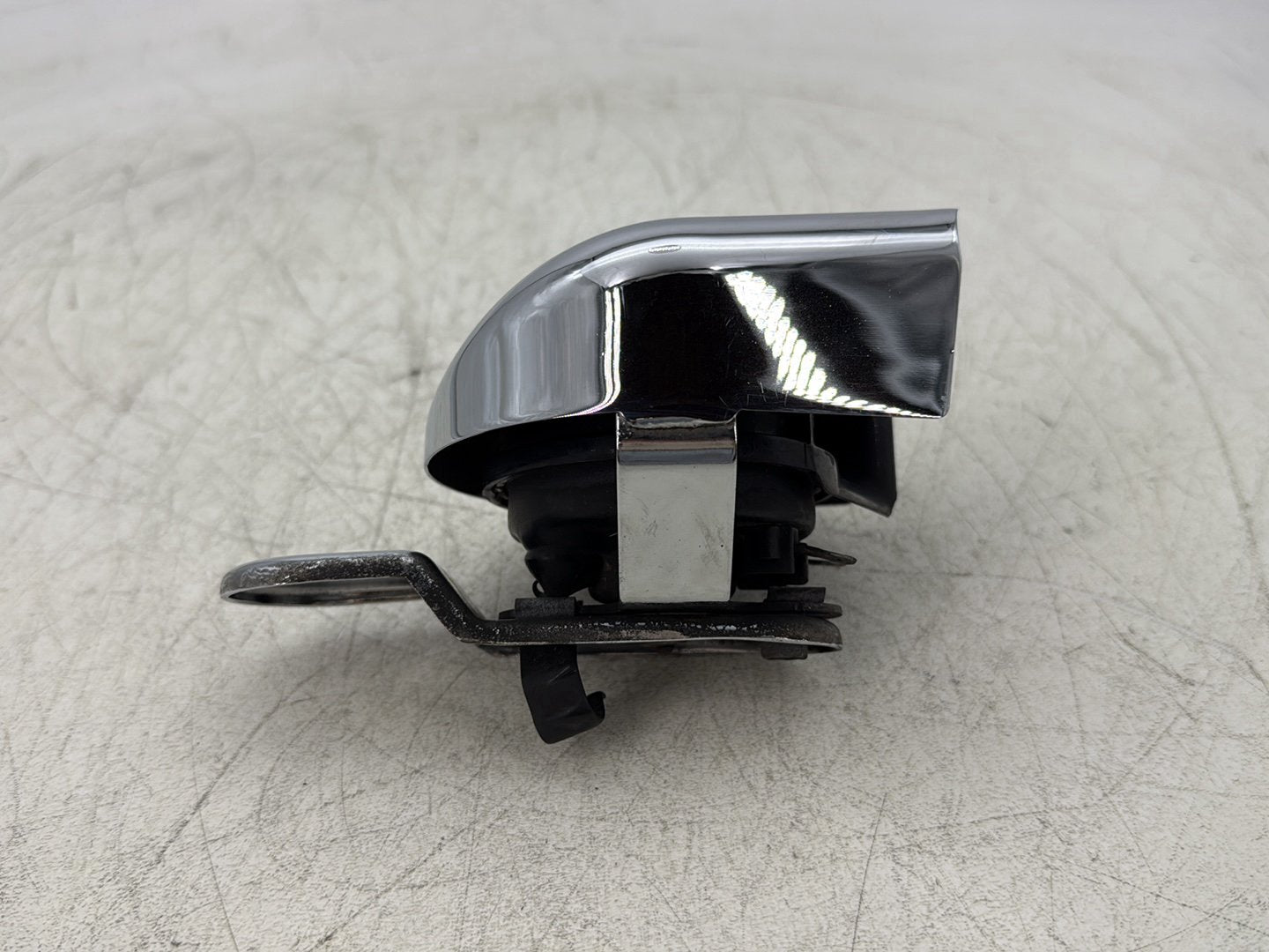2012 Harley Dyna Super Glide Custom FXDCI OEM Horn Signal Klaxon Chrome Cover