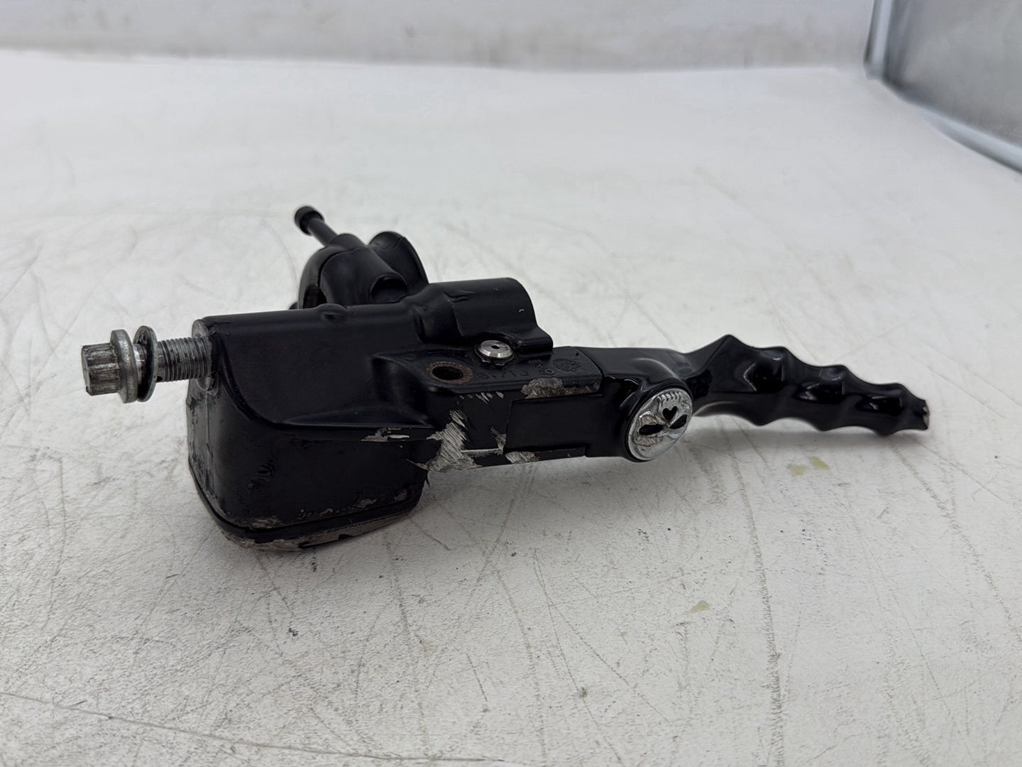 2011 Harley Softail FLSTFB Fat Boy OEM Front Right Brake Lever Master Cylinder