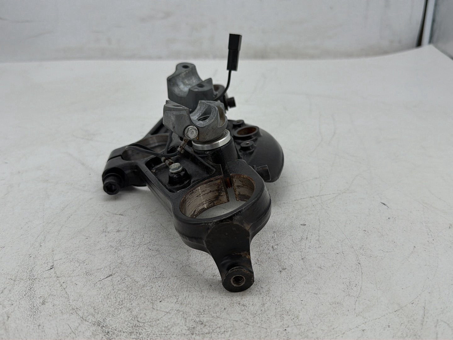 2014 Harley Street Glide Touring FLHXS OEM Front Fork Upper Triple Tree