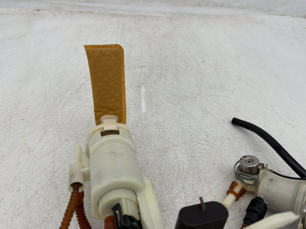 2011 Harley Electra Glide Touring Ultra OEM Fuel Pump Gas Gasoline Petrol Sending