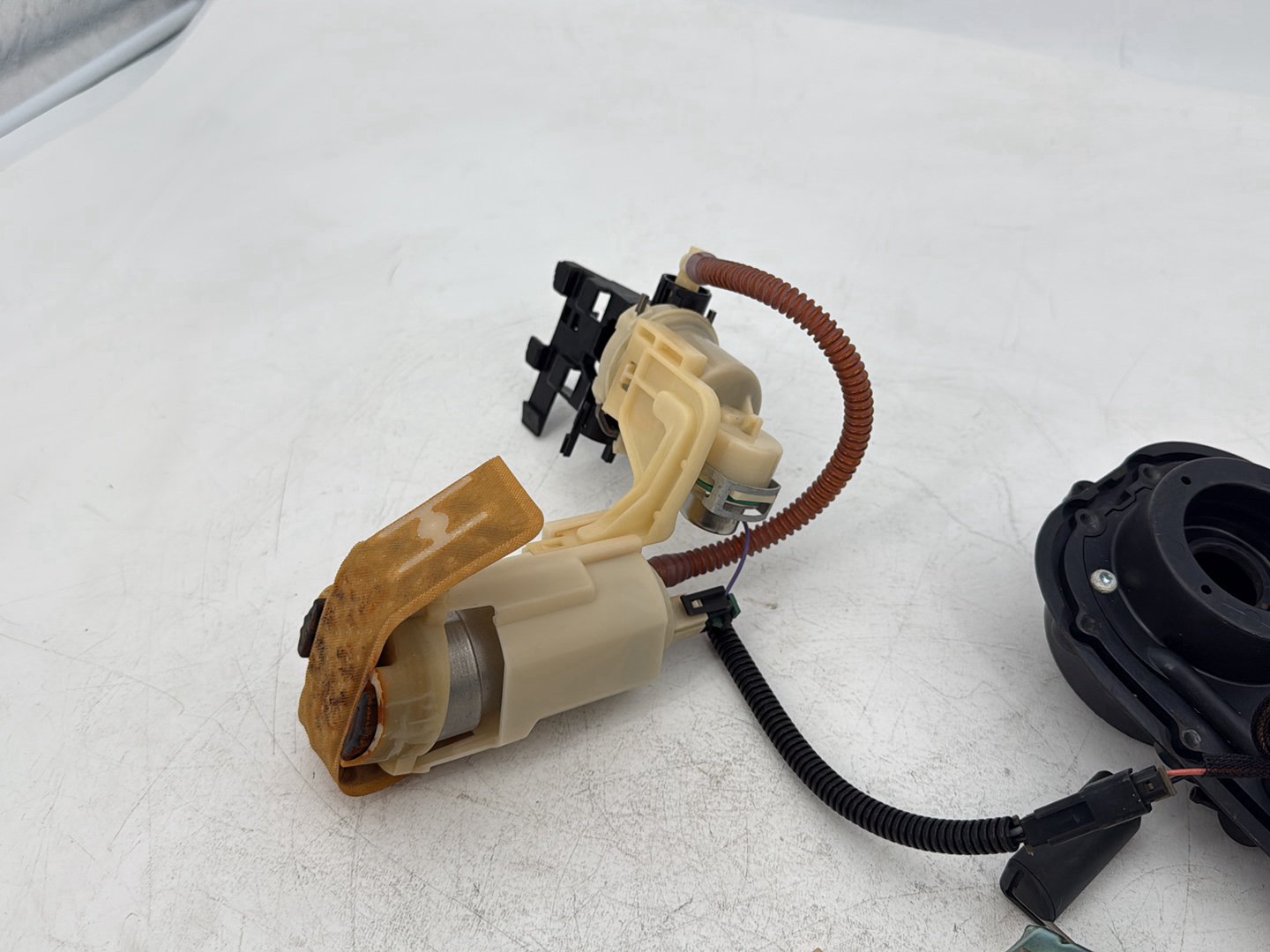 1999 - 2006 Harley-Davidson Dyna Super Glide Gas Gasoline Fuel Petrol Pump Sending 75243-04B