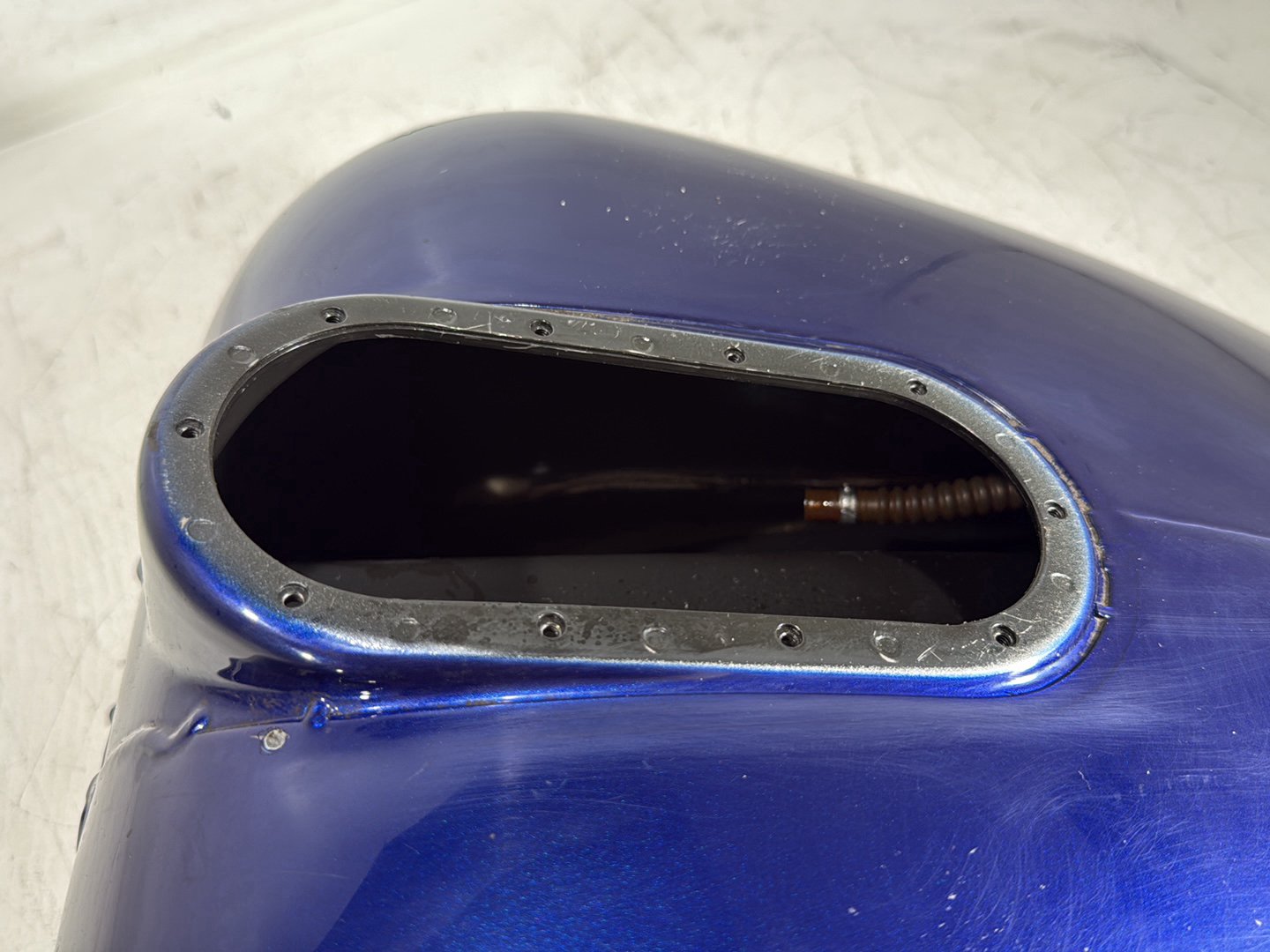 2006 Harley Touring FLHTCI Electra Glide Classic OEM Fuel Gas Tank Gasoline Reservoir