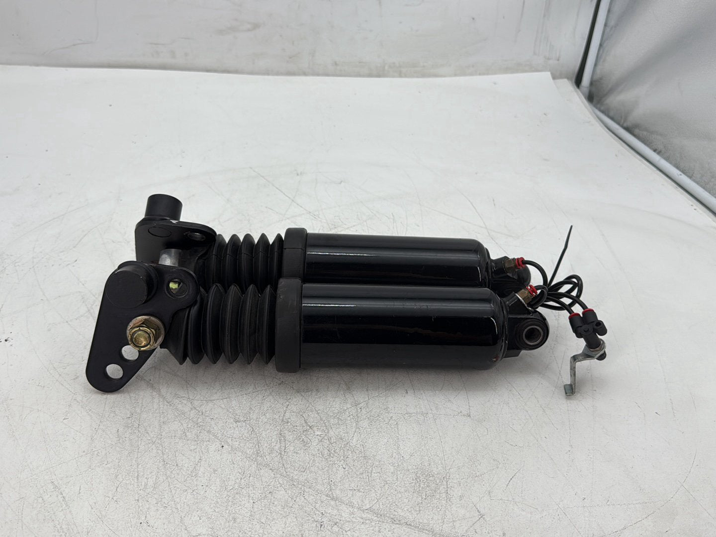 2010 Harley Street Glide Touring FLHX OEM Rear Left Right Shock Absorbers