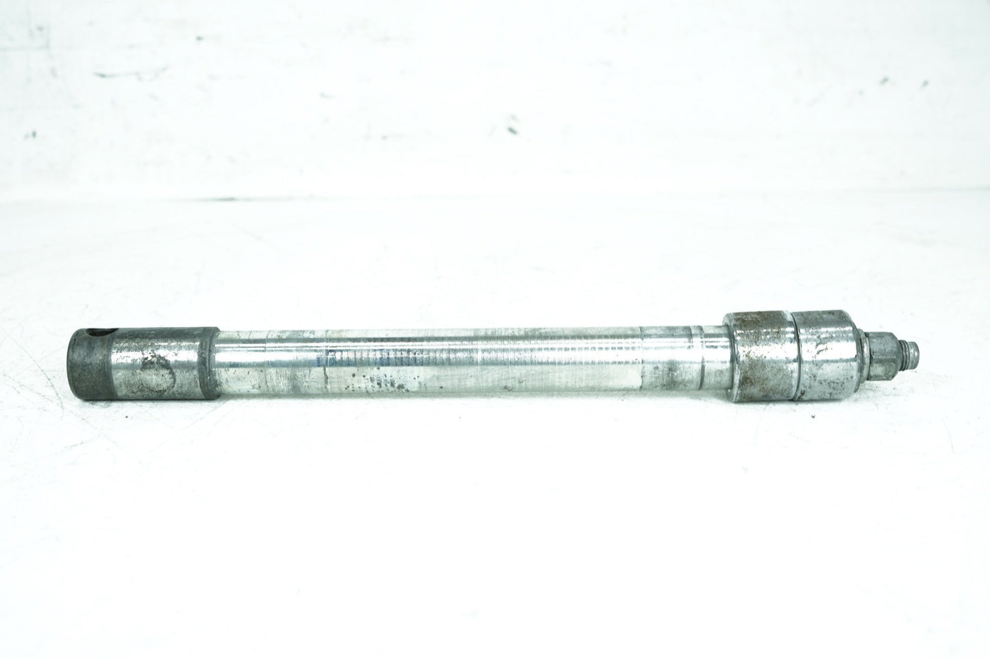 1999 - 2006 Harley-Davidson Touring Electra Ultra Classic Front Wheel Axle Bolt Shaft 43364-00