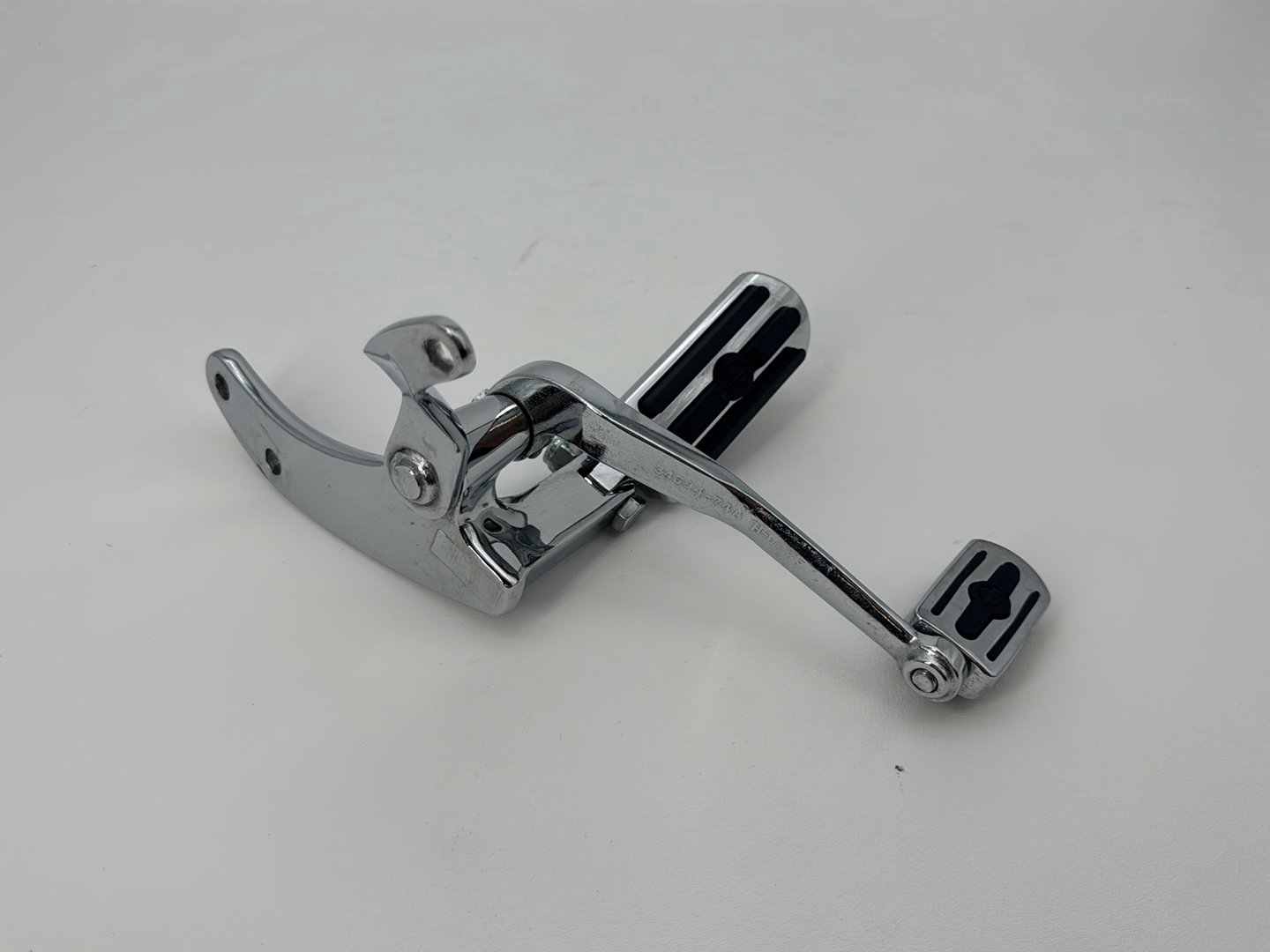 1999 - 2006 Harley-Davidson Dyna Wide Glide Left Driver Foot Controls Peg Rest  	33693-93