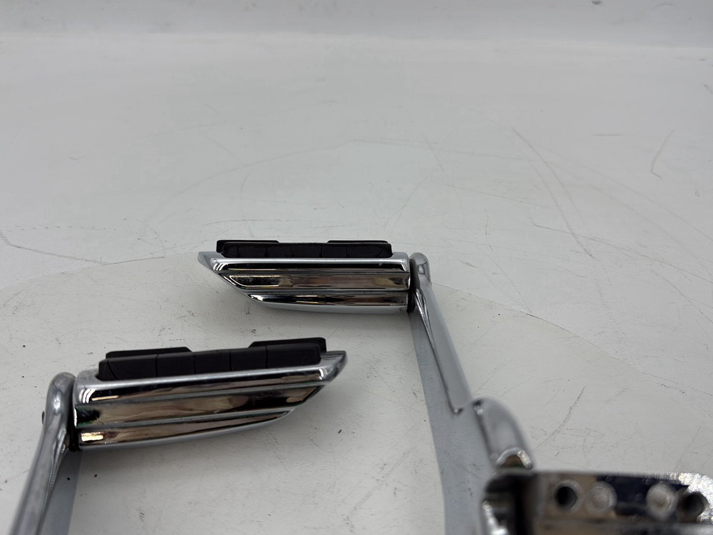 1999 - 2006 Harley-Davidson Touring CVO Screamin Eagle Road King Passenger Left & Right Foot Pegs Kuryakyn