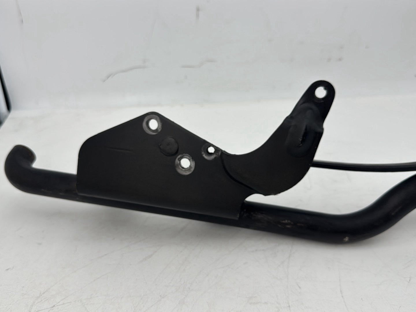 09 Harley Sportster XL1200 OEM Exhaust Muffler Interconnect Bracket Support Bar