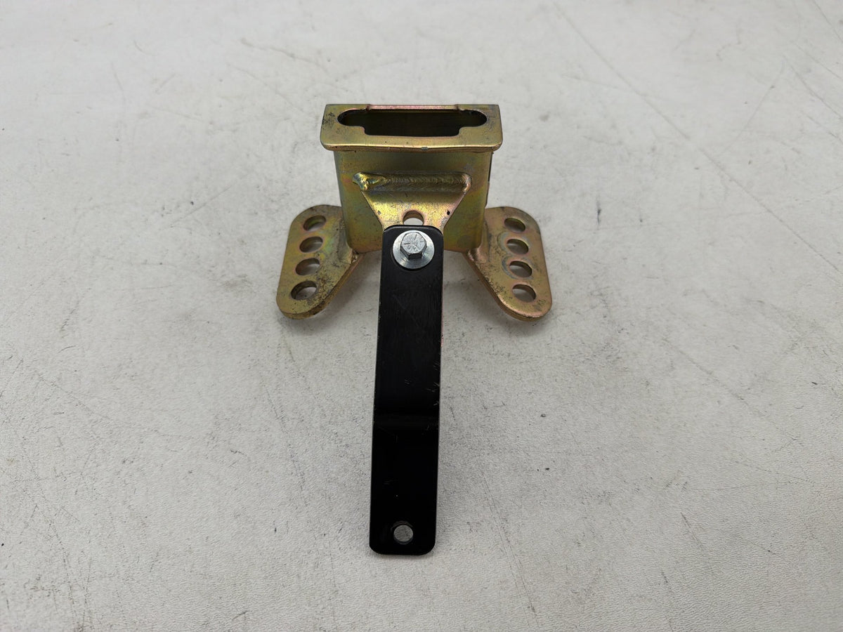 2004 Harley Road King Touring Classic Front Driver Rider Backrest Bracket Mount