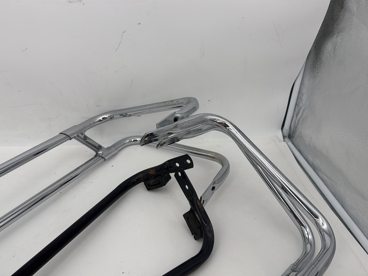 1999 - 2006 Harley-Davidson Touring Electra Glide Classic Rear Left Right Saddlebag Guard Rails Bar 90718-79C