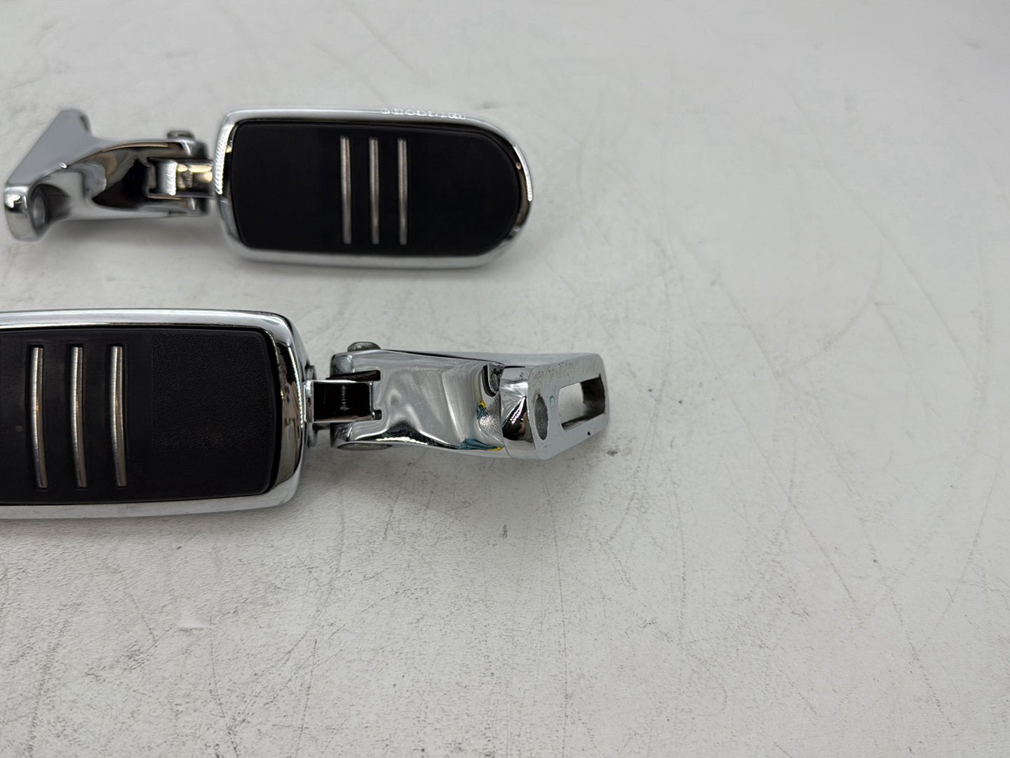 2017 Harley Road Glide Touring FLTRXS OEM Passenger Left & Right Foot Pegs