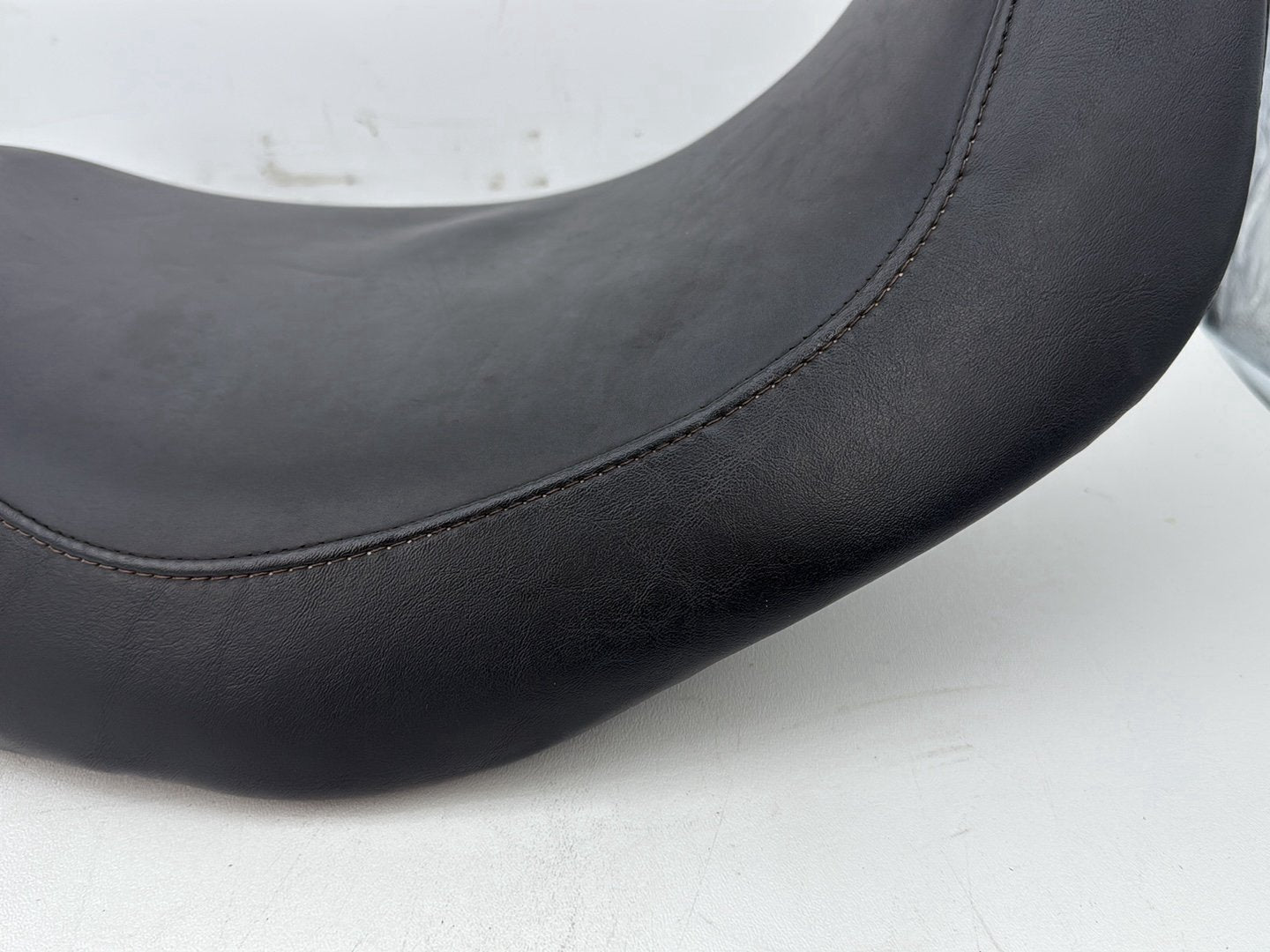 Harley-Davidson Misc  Passenger Rider Driver Seat Saddle 52000071
