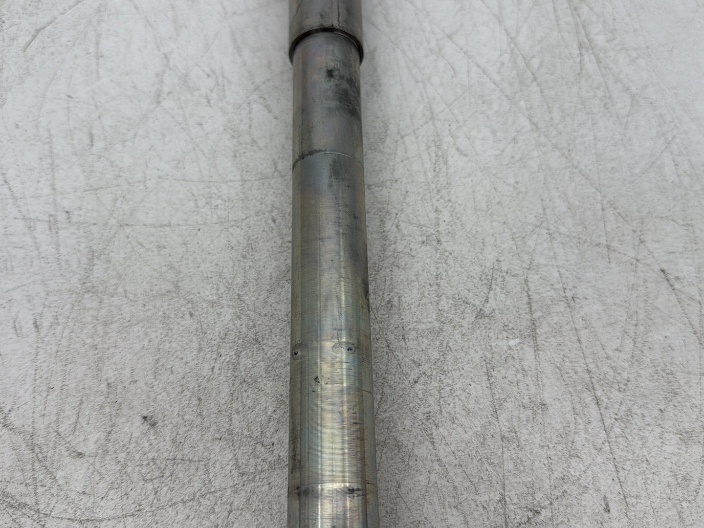 2010 Harley Dyna Fat Bob FXDF OEM Front Wheel Axle Bolt Shaft