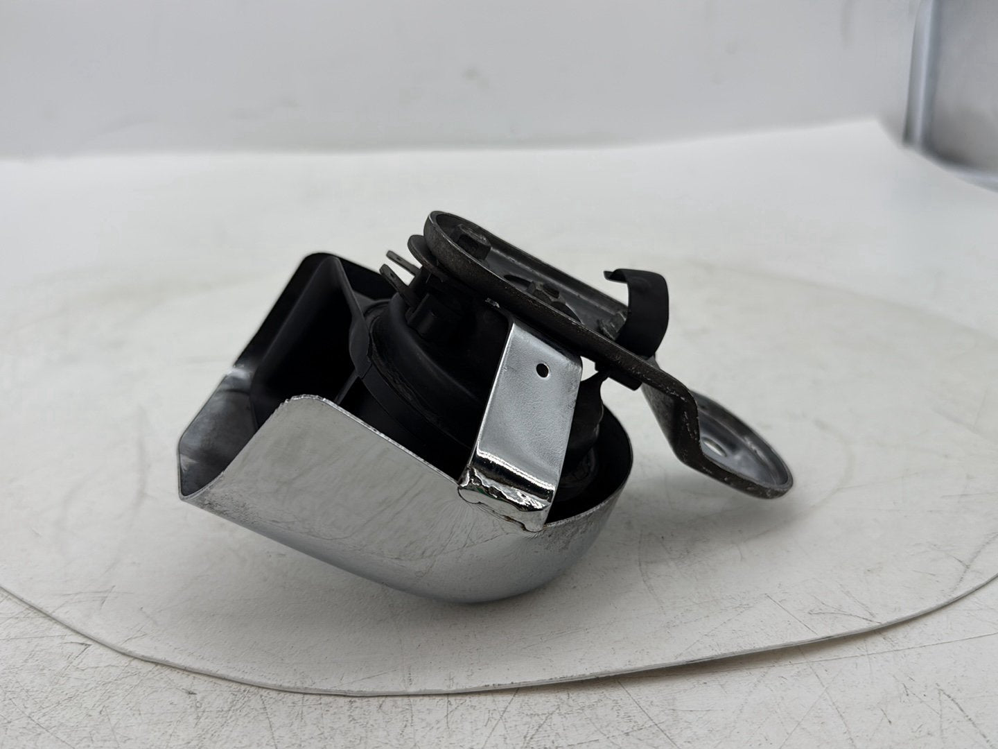 2008 Harley Electra Glide Touring Ultra FLHTCUI OEM Horn Signal Klaxon Chrome Cover