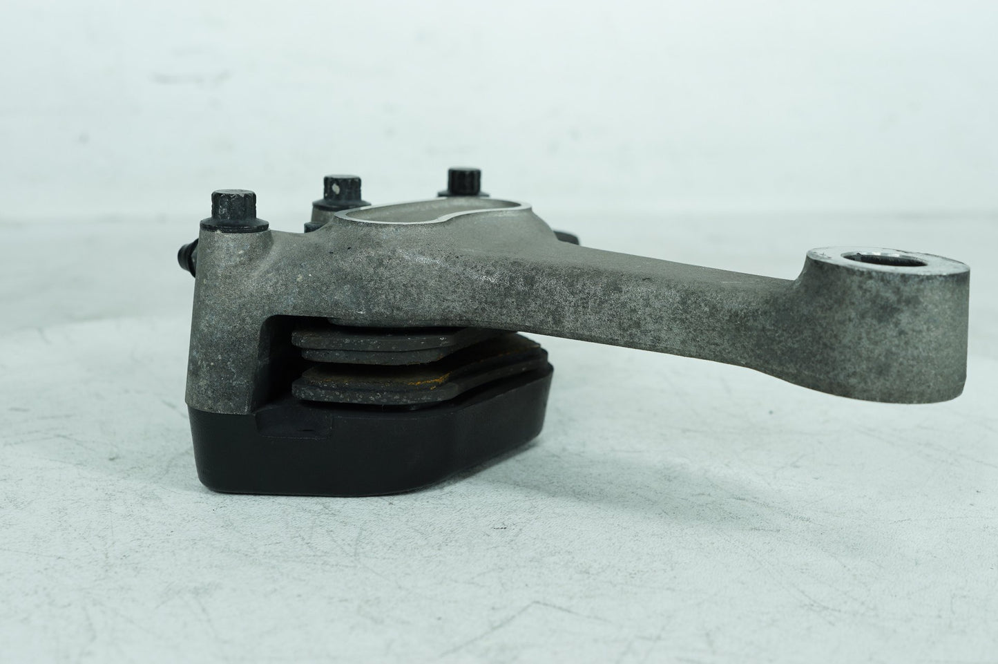 1999 Harley-Davidson Touring Road King Rear Brake Caliper Bracket 44016-00D