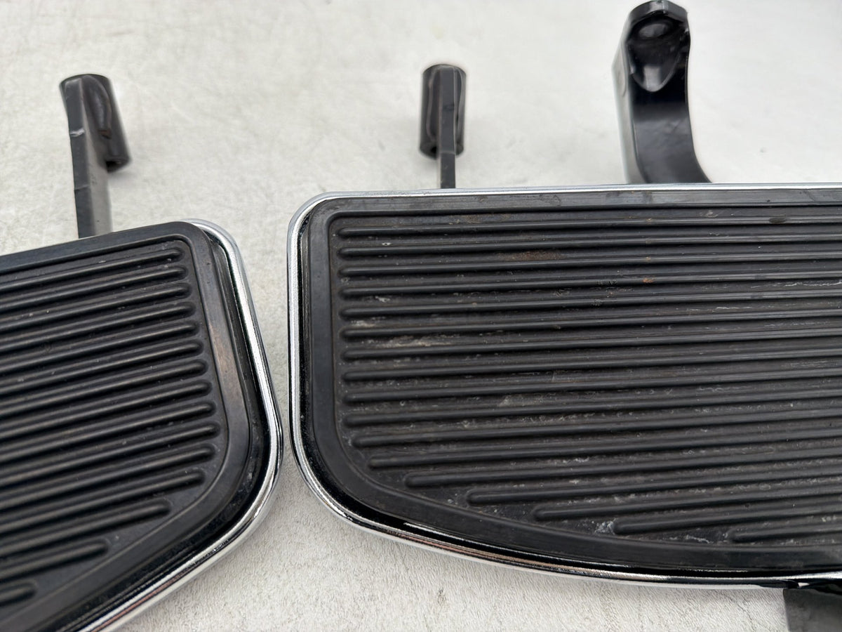 2011 Harley Electra Glide Touring Ultra OEM Left Right Driver & Pass Floorboard Foot Rest