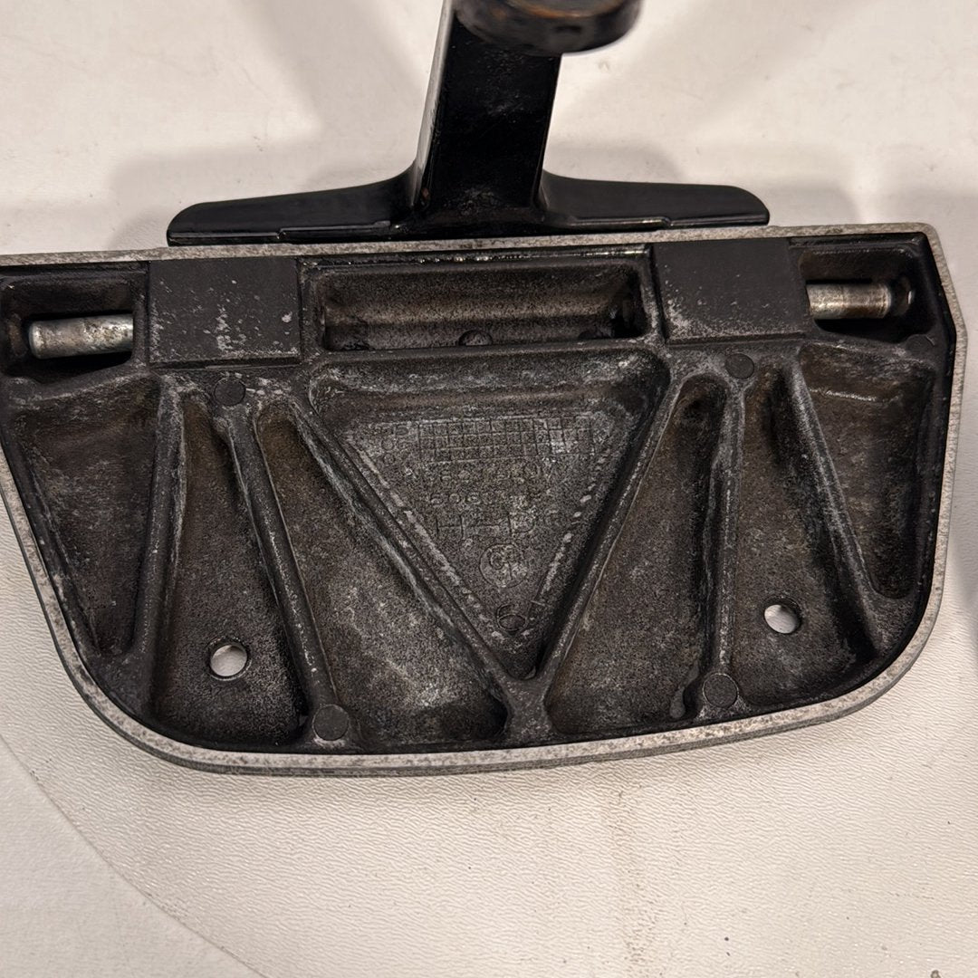1999 - 2006 Harley-Davidson Touring Electra Glide Ultra Left & Right Passenger Floorboard Foot Rest 52719-93B