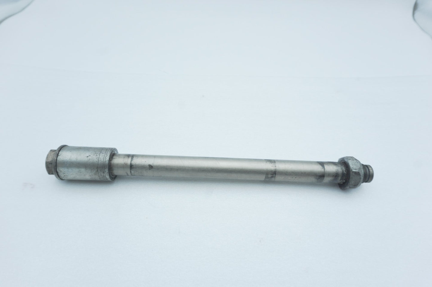 2008 - 2016 Harley-Davidson Dyna Wide Glide Rear Wheel Axle Bolt Shaft 41547-07A