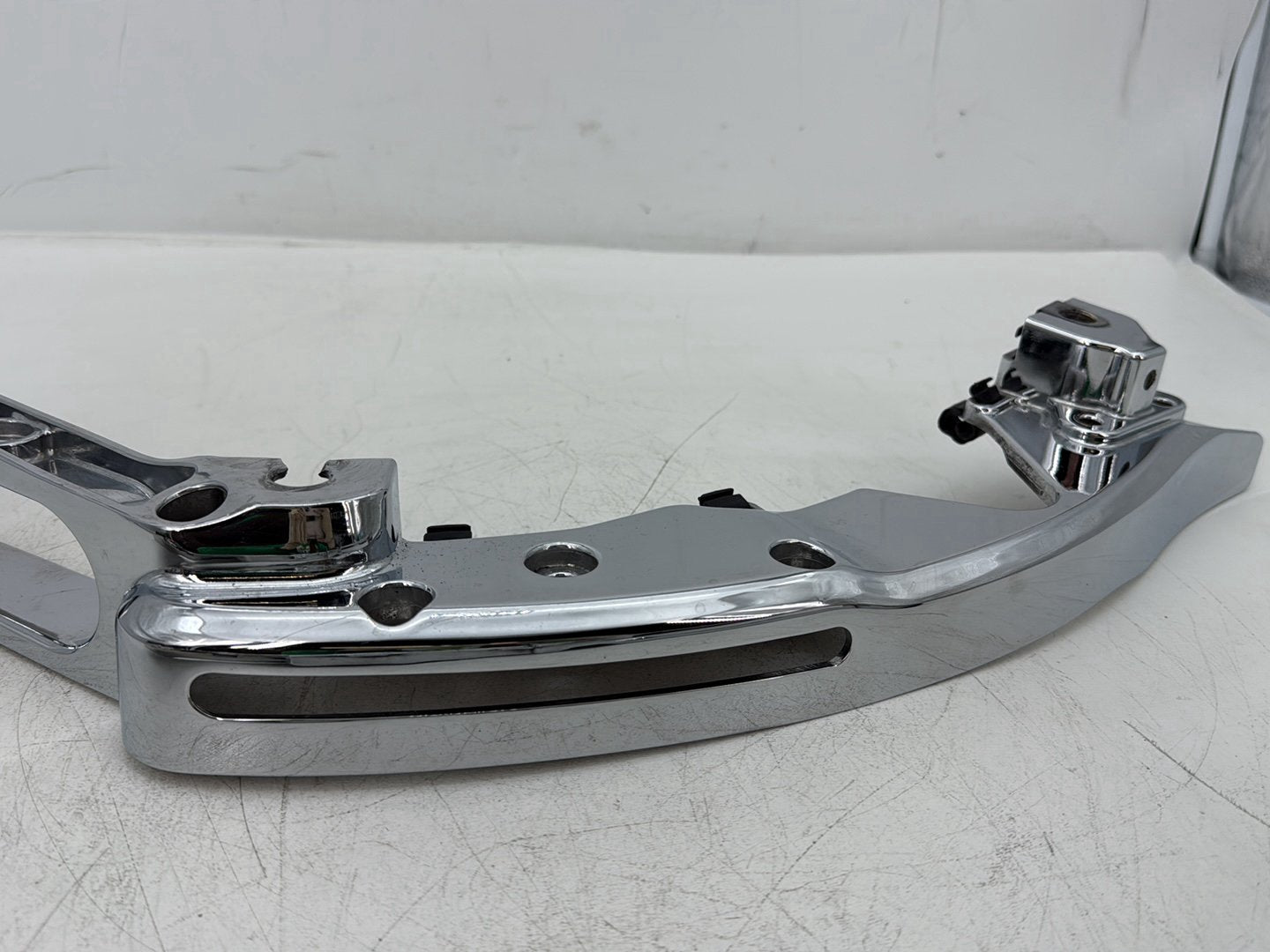 2014 Harley Street Glide Touring FLHXS OEM Left Right Saddlebag Fender Struts Brackets