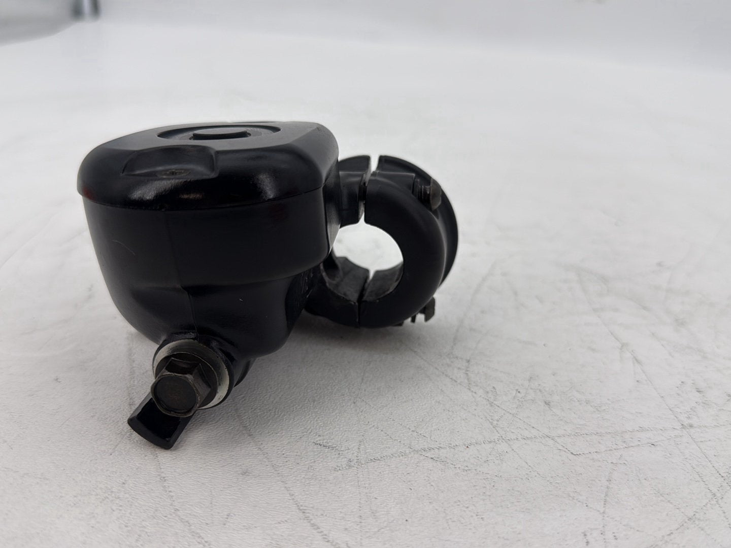 2004 - 2013 Harley-Davidson Sportster 1200 Custom Front Brake Lever Master Cylinder Reservoir 45146-04