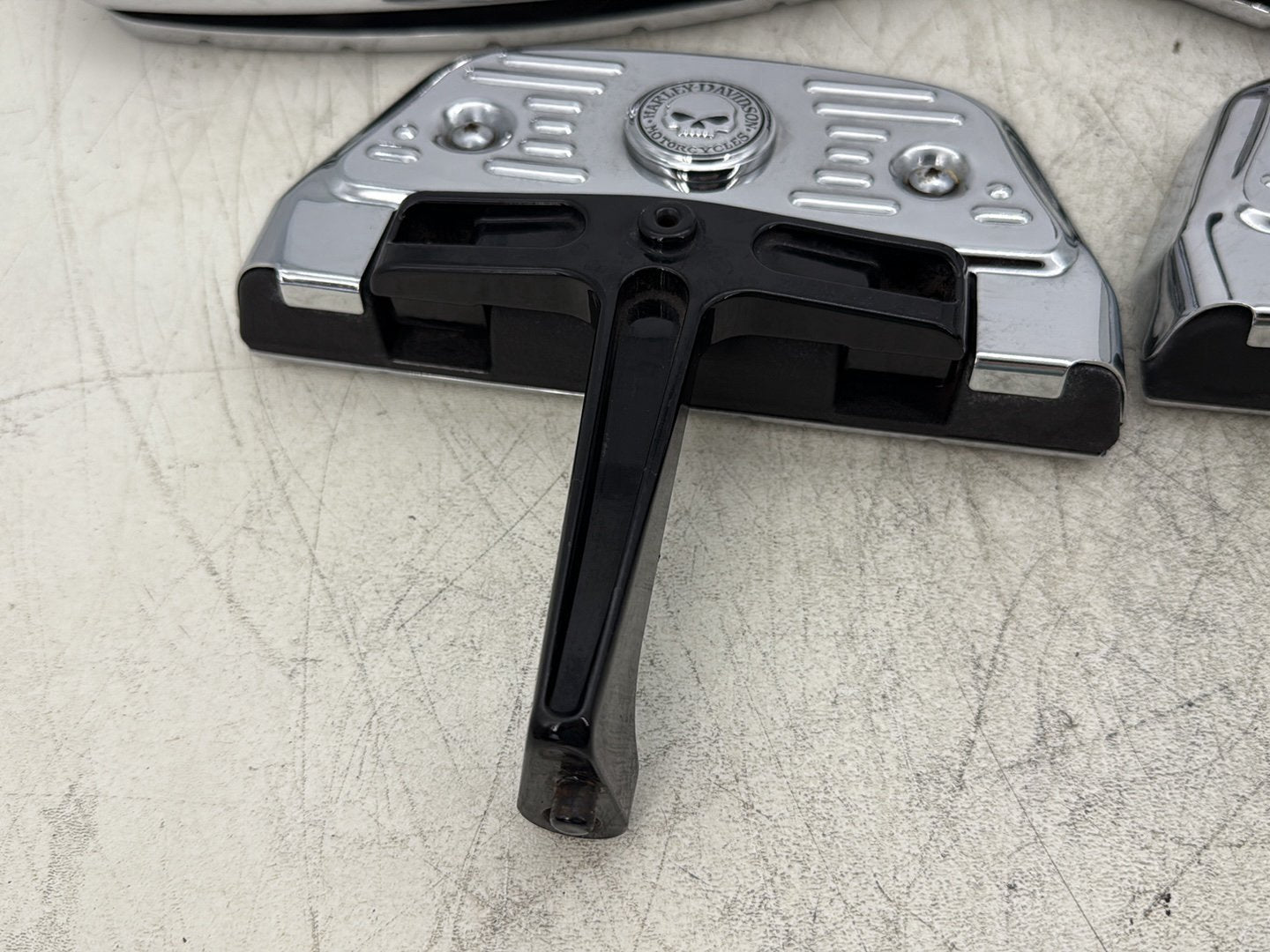 2007 Harley Touring FLHTC Electra Glide Classic OEM Left Right Driver & Pass Floorboard Foot Rest