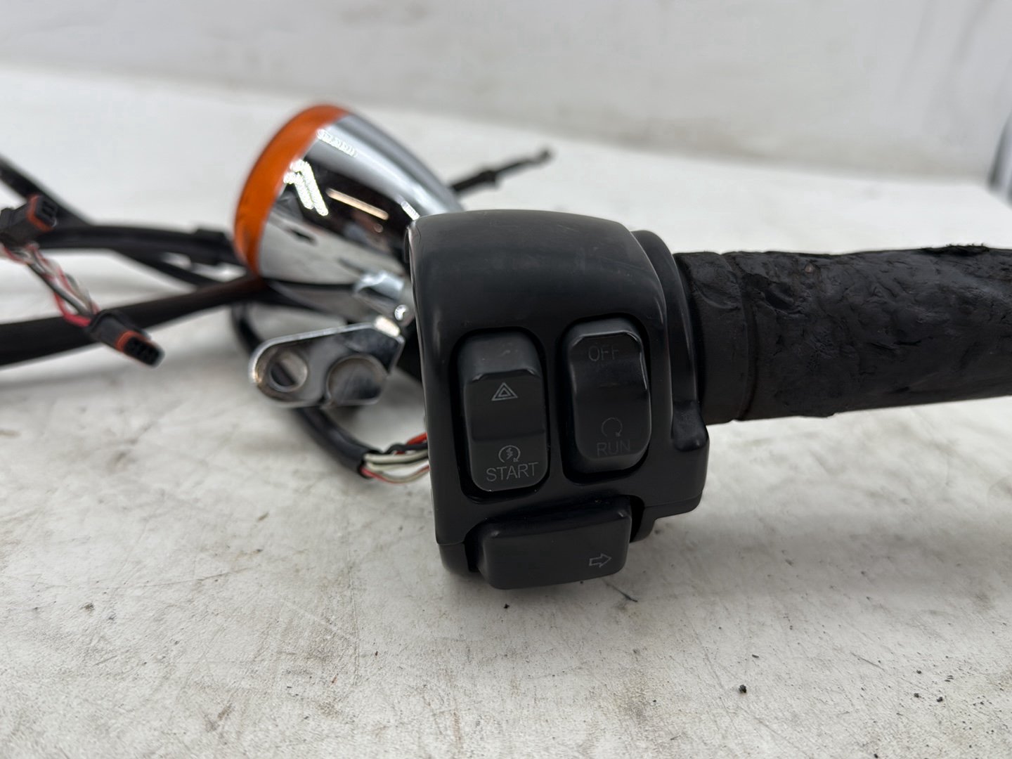 2012 Harley Dyna FXDF Fat Bob OEM Right Engine Start Kill Switches Controls