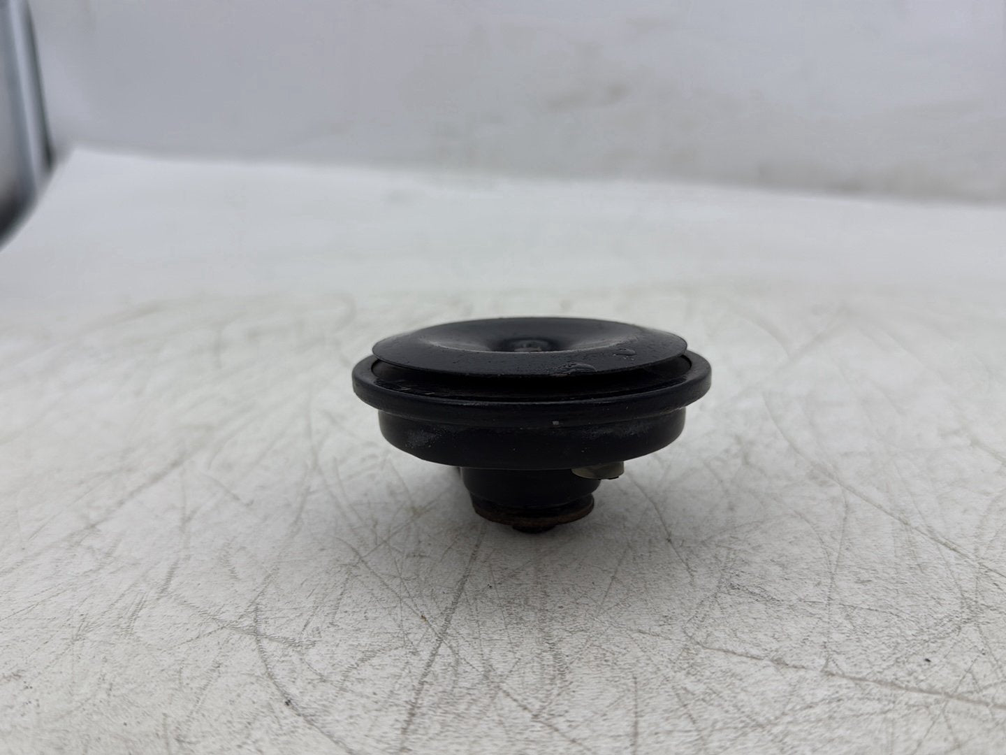 2004 Harley Sportster XL883C 883 Custom OEM Signal Horn Klaxon Beep