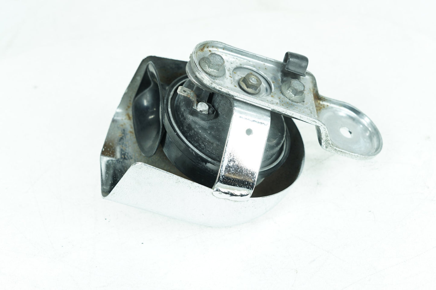 1999 - 2006 Harley-Davidson Softail Fat Boy Horn Signal Klaxon Chrome Cover  	69060-90F