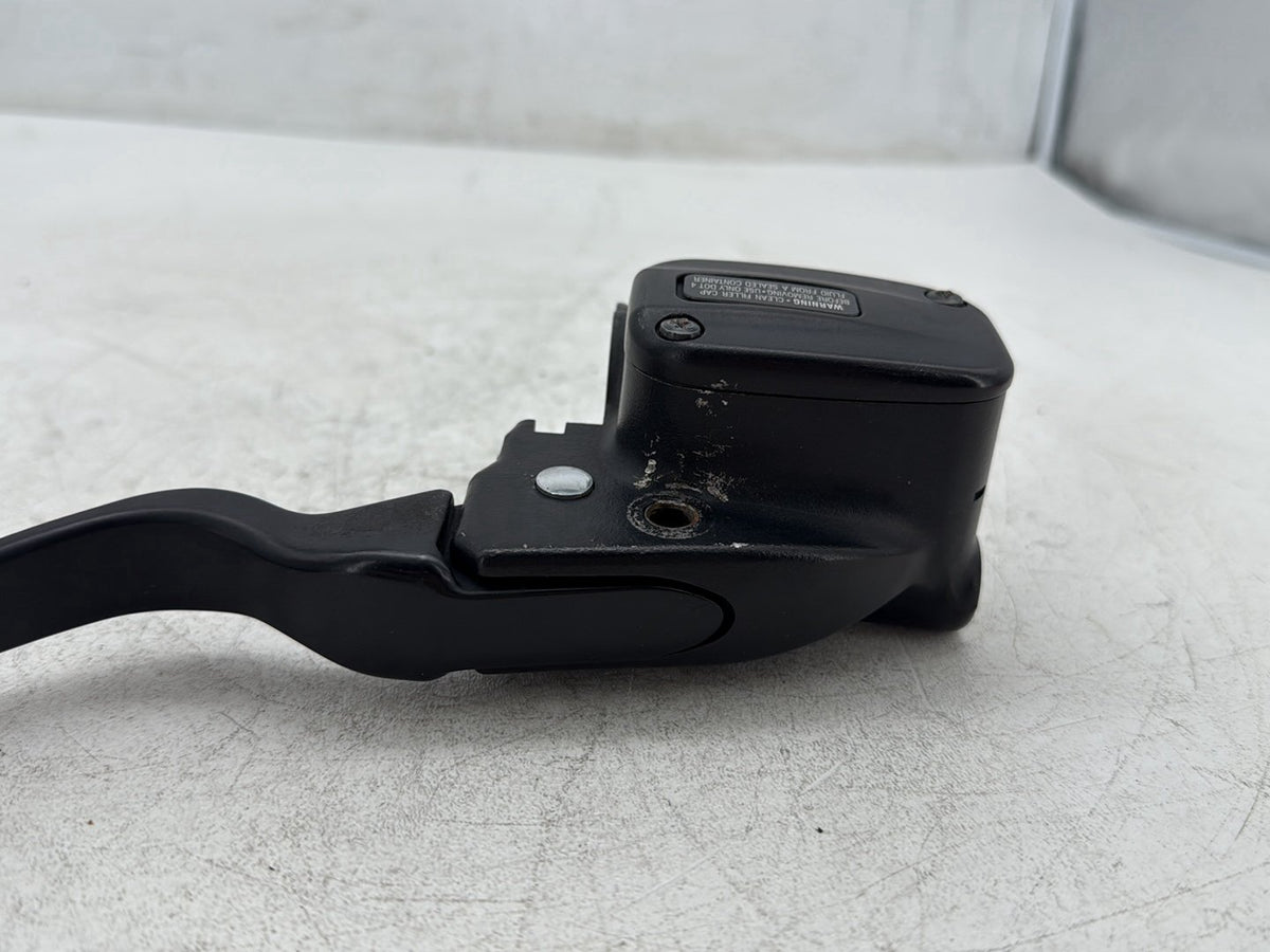 2019 Harley Softail Street Bob FXBB OEM Front Right Brake Lever Master Cylinder