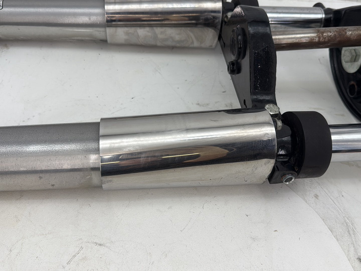 2007 Harley Street Glide Touring FLHX OEM Front Triple Tree Set & LH RH Fork Legs Sliders