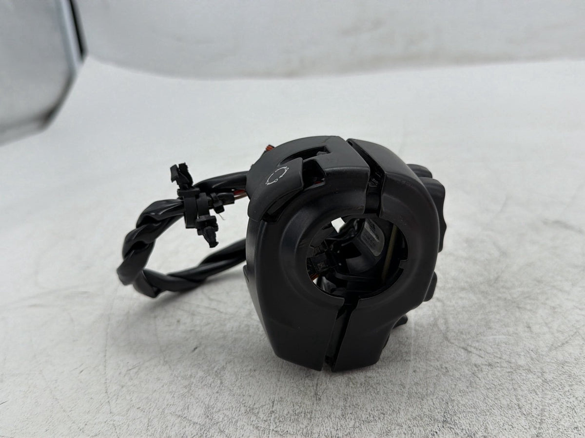 2022 Harley Road King FLHR OEM Left Turn Signal Headlight Switch Control