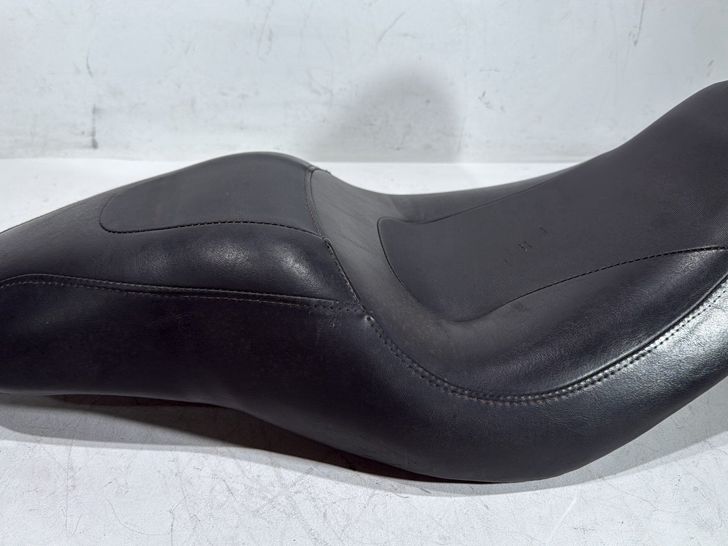 2008 Harley Dyna Fat Bob FXDF OEM Passenger Rider Driver Seat Saddle