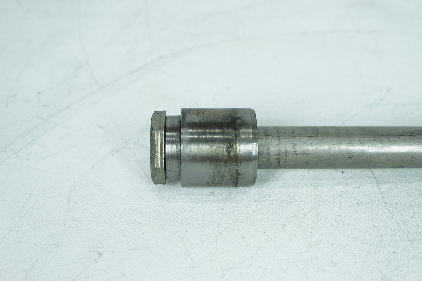 2007 - 2017 Harley-Davidson Dyna Wide Glide Rear Fork Swingarm Pivot Bolt Shaft 47641-06
