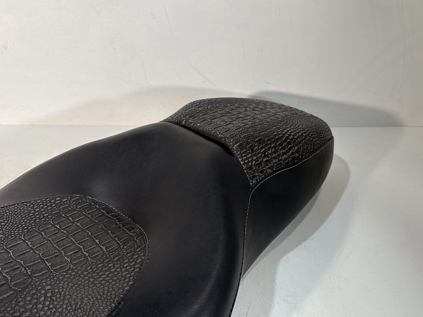 2007 - 2012 Harley-Davidson Touring Street Glide Passenger Rider Driver Seat Saddle